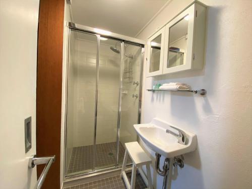 Seeblick 2 - 1BR Lakefront Apartment l Central Location l Off-Street Parking, Jindabyne (foto 7)