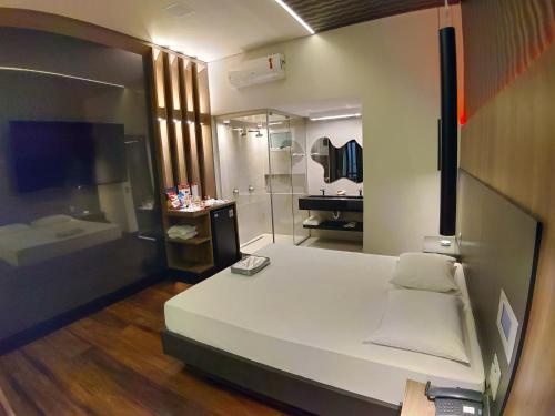 Deluxe Queen Suite image 6