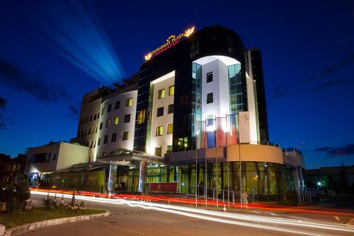 Diplomat Plaza