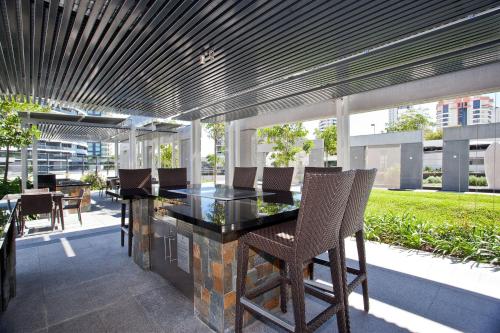 Oracle Resort Broadbeach - 4 Bedroom Sub Penthouse Ocean View Apartment - QSTAY