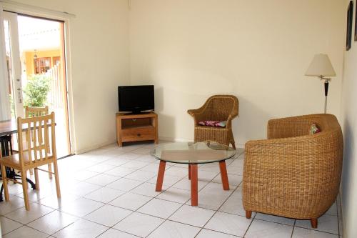 Standard One-Bedroom Apartment image 6