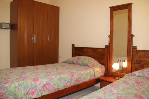 Standard One-Bedroom Apartment image 5