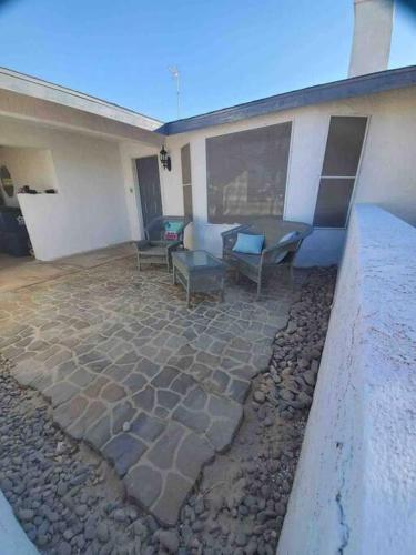 Lake Havasu Retreat w pool Everything Nearby! thumb 3