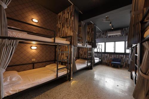 Topbunk Hostel