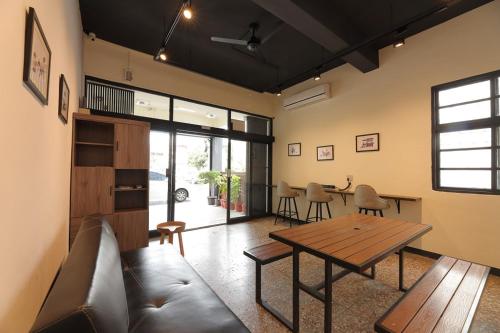 Topbunk Hostel
