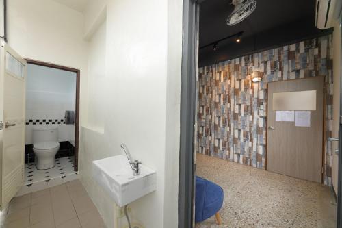 Topbunk Hostel