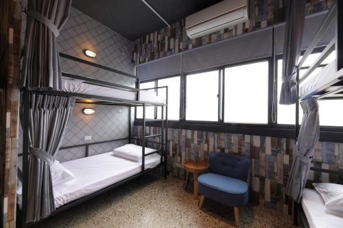 Topbunk Hostel