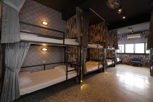 Topbunk Hostel
