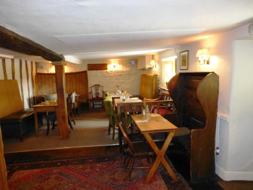 Pub/Lounge, Kings Head Inn in Bledington