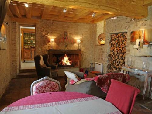 Gîte Sainte-Suzanne-et-Chammes 3 pièces 4 personnes - FR-1-600-179 - image 2