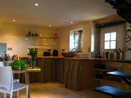 Gîte Sainte-Suzanne-et-Chammes 2 pièces 2 personnes - FR-1-600-116 - image 5