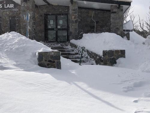 Bejárat, The Lions Lair Lodge in Smiggin Holes
