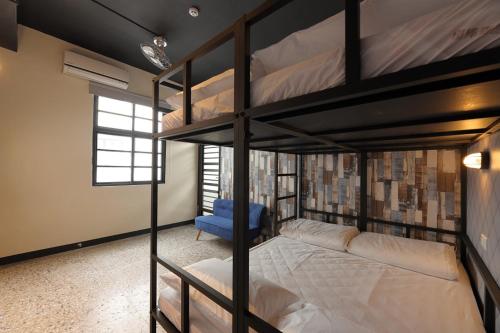 Topbunk Hostel