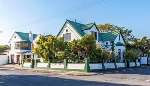 Green Gables Guest House Strand - Tap to explore photos