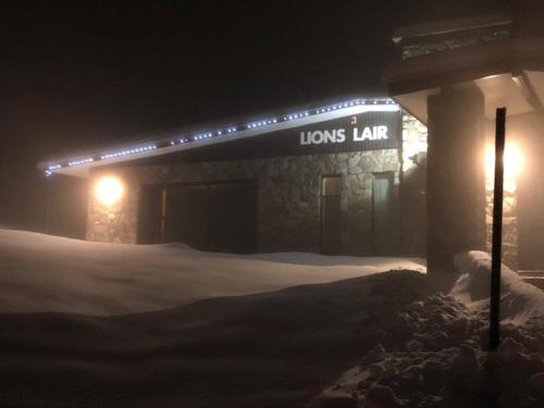 Bejárat, The Lions Lair Lodge in Smiggin Holes