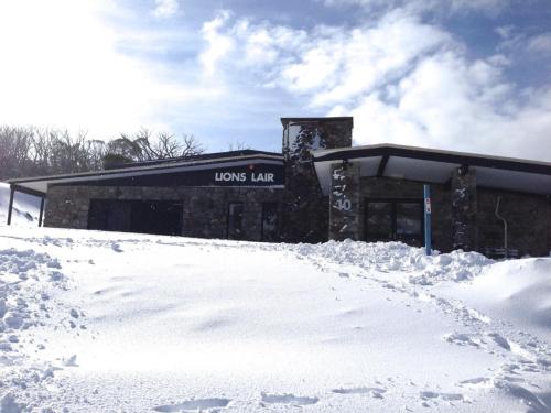 A szálláshely kívülről, The Lions Lair Lodge in Smiggin Holes