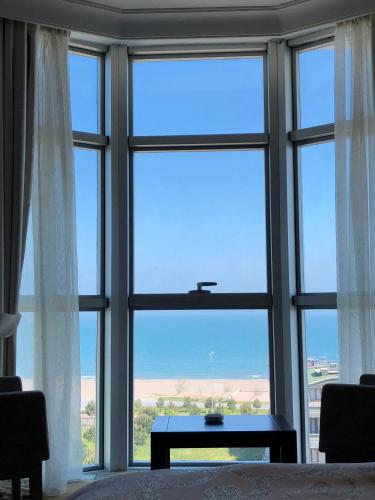 Grand De Luxe Amisos Hotel