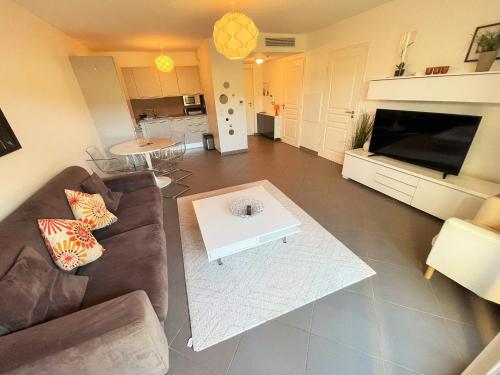 Rez de jardin, residence neuve, tout a pieds