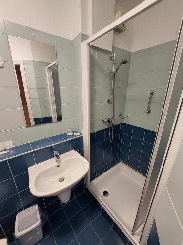 Bathroom, Tisza Sport Hotel near Napfenyfurdo Aquapolis