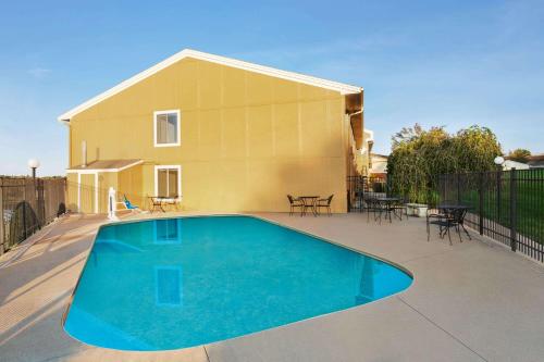 Super 8 by Wyndham Hannibal in Hannibal, USA