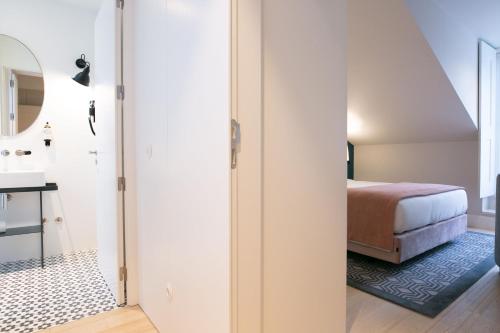 330740256 The Lift Apartments by RIDAN Hotels