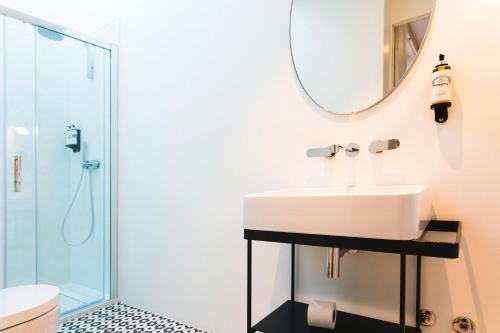 330740257 The Lift Apartments by RIDAN Hotels