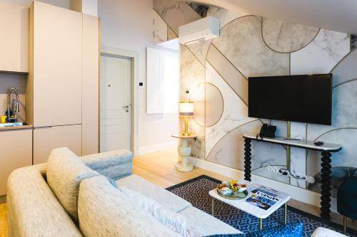 330740259 The Lift Apartments by RIDAN Hotels