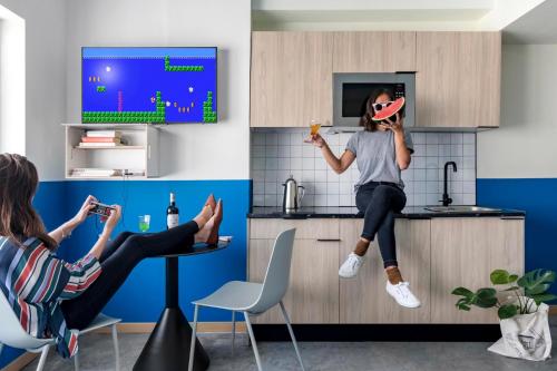 Bob W Chueca - image 11