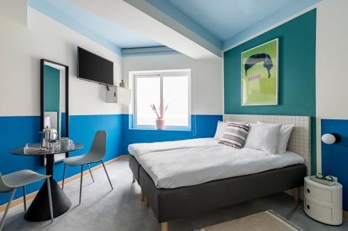 Bob W Chueca - image 6