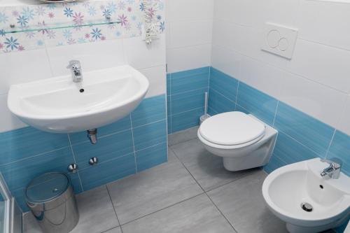 Double Room image 10