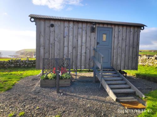 Bespoke hand built Shepherds Hut in Dunbeath gîte à louer Dunbeath Water