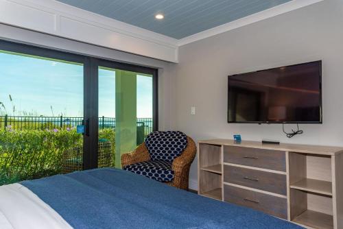 330755317 Anna Maria Beach Resort