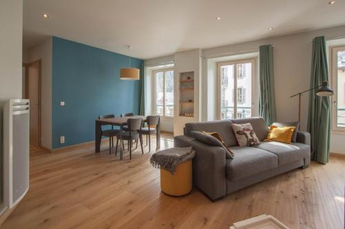 Les Aiguilles- Town centre luxury 2 bedroom apartment