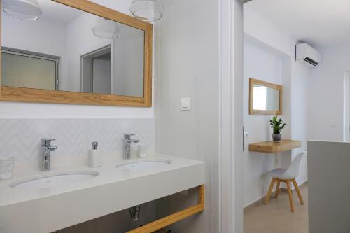 Sea Breeze Hotel - image 4