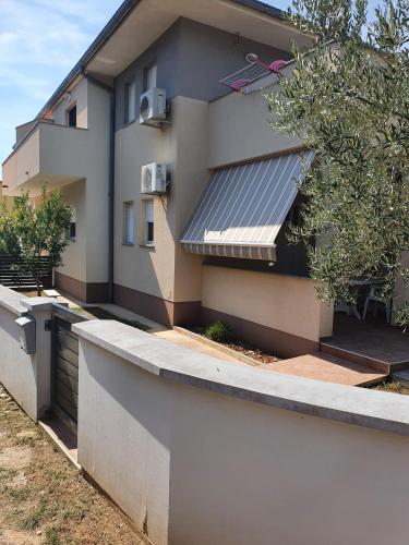 Apartment Dundo in quiet green area in เมดูลิน