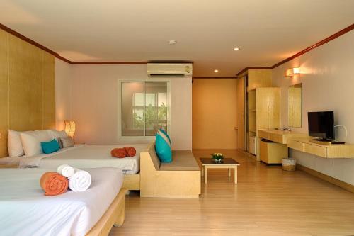 Phuket Island View Resort - SHA Extra Plus