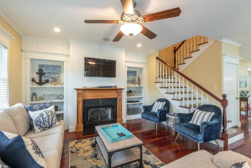 New Listing -114A W Hudson Ave - Open Layout - Close to Everything in Folly Beach, USA