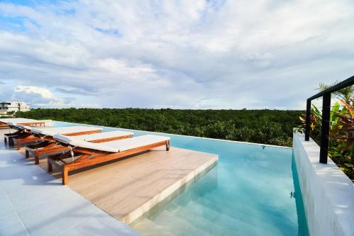 Spacious Trendy Apartment Breathtaking Terrace & Infinity Pool Lounge & Yoga Area