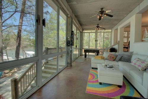 Lakefront paradise 2 bedroom getaway on Lake Wylie Dock Beach Palisades area
