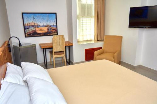 Double Room image 4