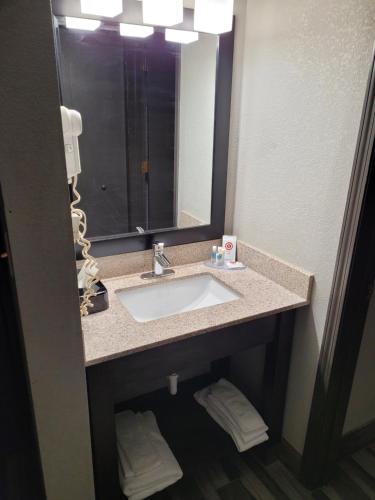 Comfort Inn Cleveland Airport - image 21