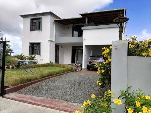 5 bedrooms house with enclosed garden and wifi at Plaine Magnien 5 km away from the beach Mauritius Island