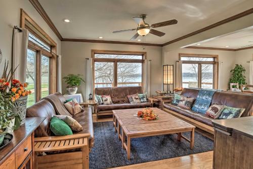 Peaceful Clinton Retreat with Lakefront Views! in Big Stone City