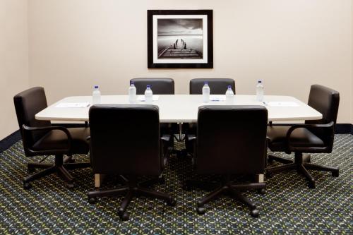 Holiday Inn Express & Suites Smithfield - Providence By IHG - 회의실/연회장