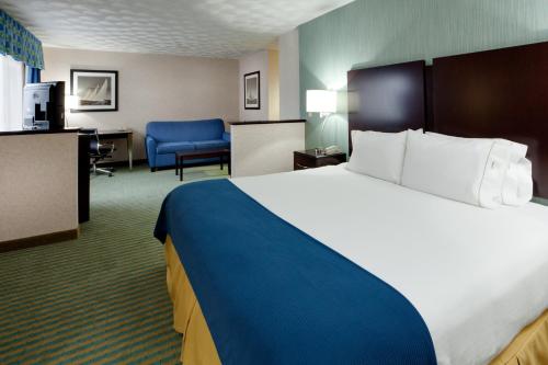 Holiday Inn Express & Suites Smithfield - Providence, an IHG Hotel