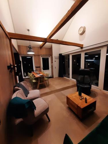 Vakantievilla 10 km van strand honden welkom omheinde tuin sauna buitenbad in Dirkshorn