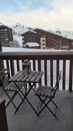 PARADISKI-BELLE PLAGNE, Altitude 2050m, APPART skis aux pieds 4 personnes in La Plagne