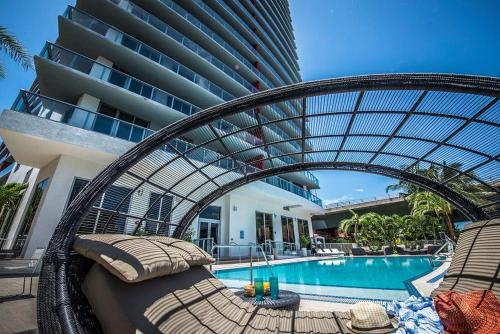 Stunning Bay Front 3 Bed Private Floor Apt 2001 @ BW Resort Miami