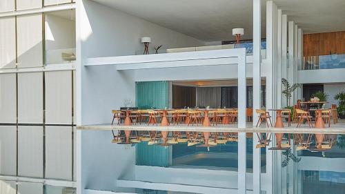Stunning! 2 Bdr Oceanfront Viceroy Resort!