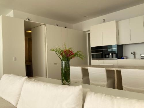 Sublime Oceanfront Viceroy 2bd Condo